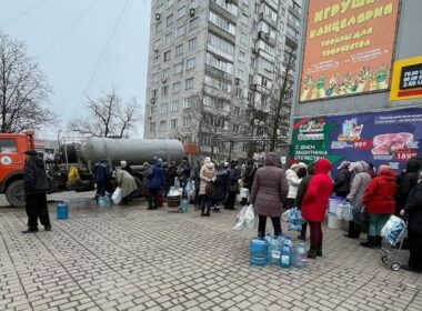 Donetsk residents queuing for water as Russian-installed occupation authorities fail to provide basic services. Photo: itsdonetsk Telegram channel, via RBC