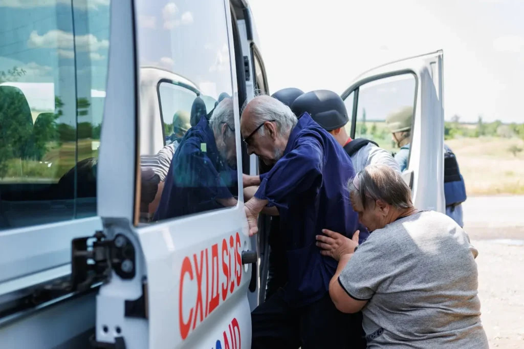 civilian evacuations Ukraine east frontline Donbas