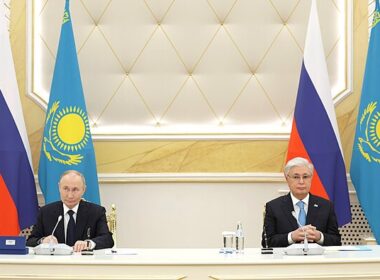 Russia Kazakhstan flag Russian President Vladimir Putin (left) and Kazakh President Kassym-Jomart Tokayev (right)