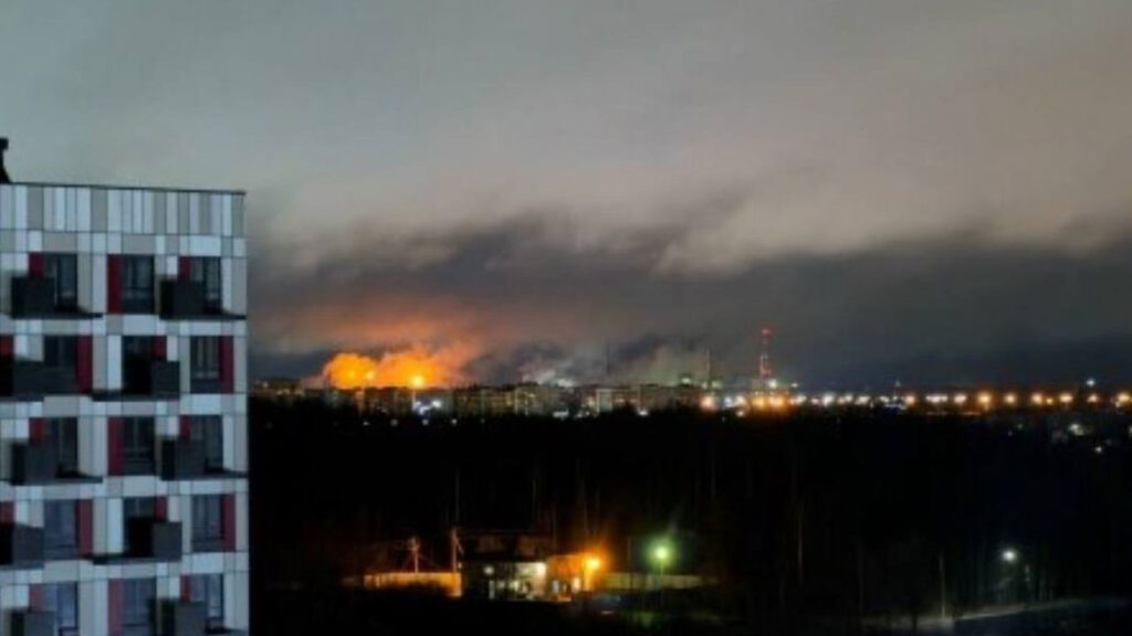 ukraine hits russian chemical giant 700 km border next estonia · post fire rising akron plant area veliky novgorod after drone strike 11 2025 akron-novgorod-nicely-burning major broke out one russia’s