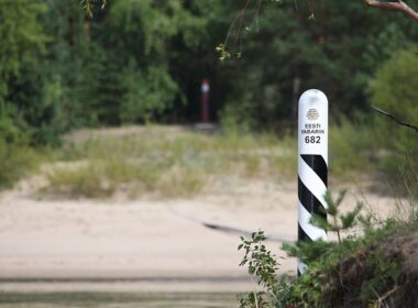 Estonian and Russian border posts at Narva-Jõesuu on the Estonia-Russia border