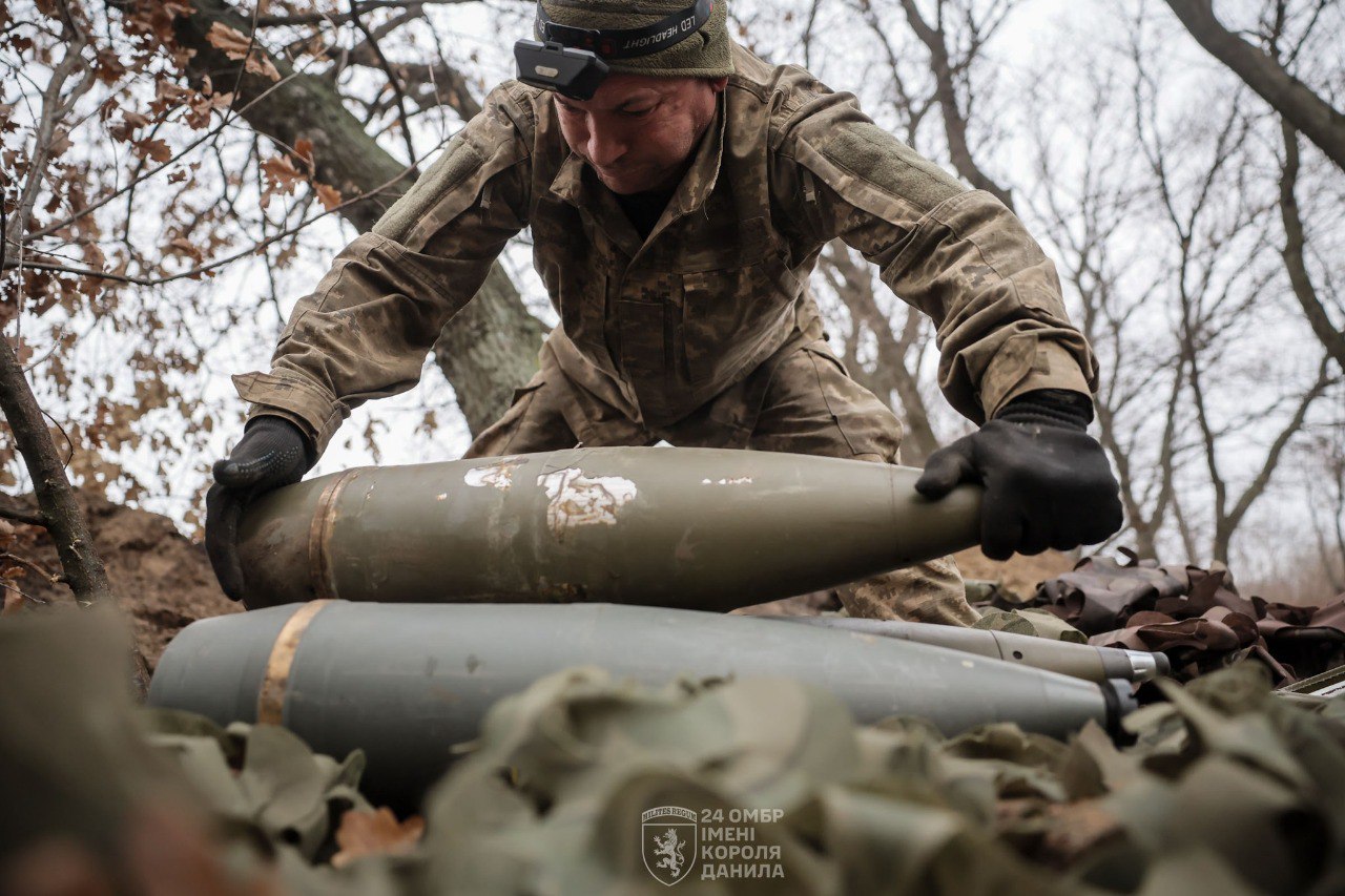 military soldier artillery gun tank frontline battlefield combat weapon shell Ukrainian artillery fires on Russian positions in Chasiv Yar, Donetsk Oblast. Photo: General Staff of Ukraine's Armed Forces