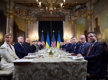 Ukrainian and US delegations seated at table during Mar-a-Lago summit, December 2025
