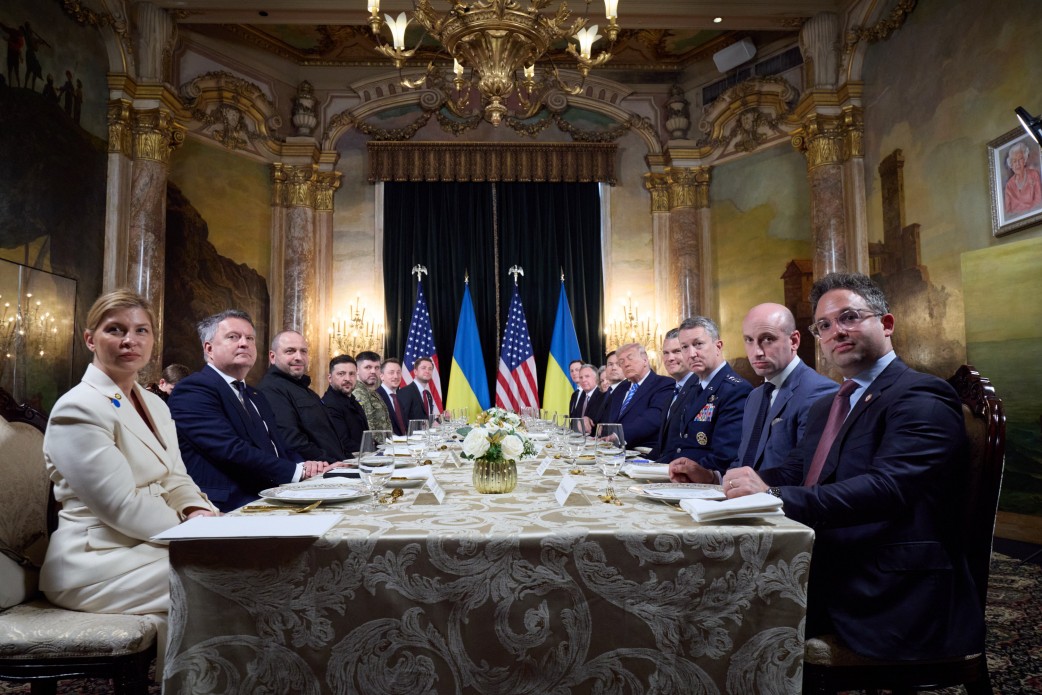 Ukrainian and US delegations seated at table during Mar-a-Lago summit, December 2025