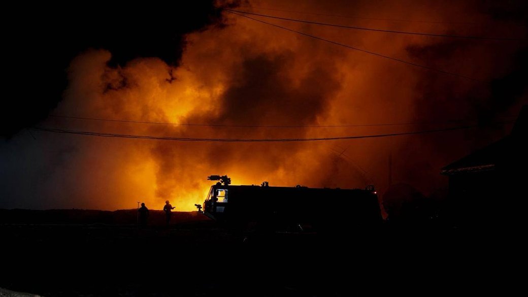 kyiv woke up cold dark again after russia fired 300+ more drones dozens missiles power facilities · post fire rages industrial site poltava oblast following russian attack 20 2026 січня
