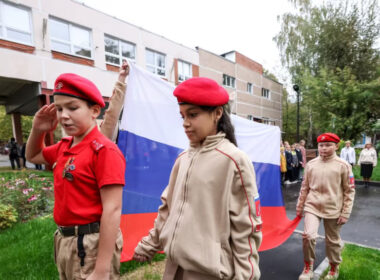 Ukrainians Escape Kremlin brainwashing in Russian-occupied Ukraine