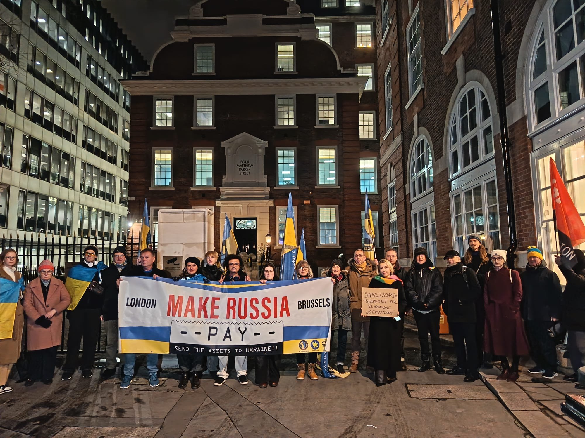 protest oligarch #MakeRussiaPay frozen assets sanctions UK Ukraine Solidarity Campaign Campaign for Ukraine Vsesvit Protesters gather outside the UK Conservative Party headquarters in London on 7 January, calling for an end to “business as usual” with Kremlin-linked oligarchs and demanding that frozen Russian assets be transferred to support Ukraine. Photo: ICUV