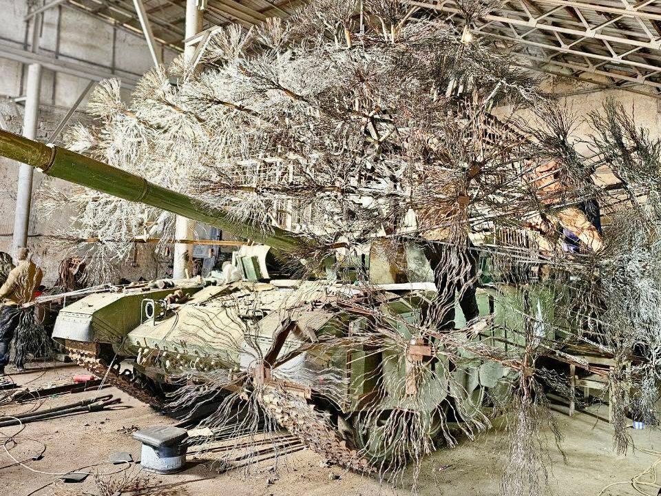 A Russian T-90 dandelion tank.