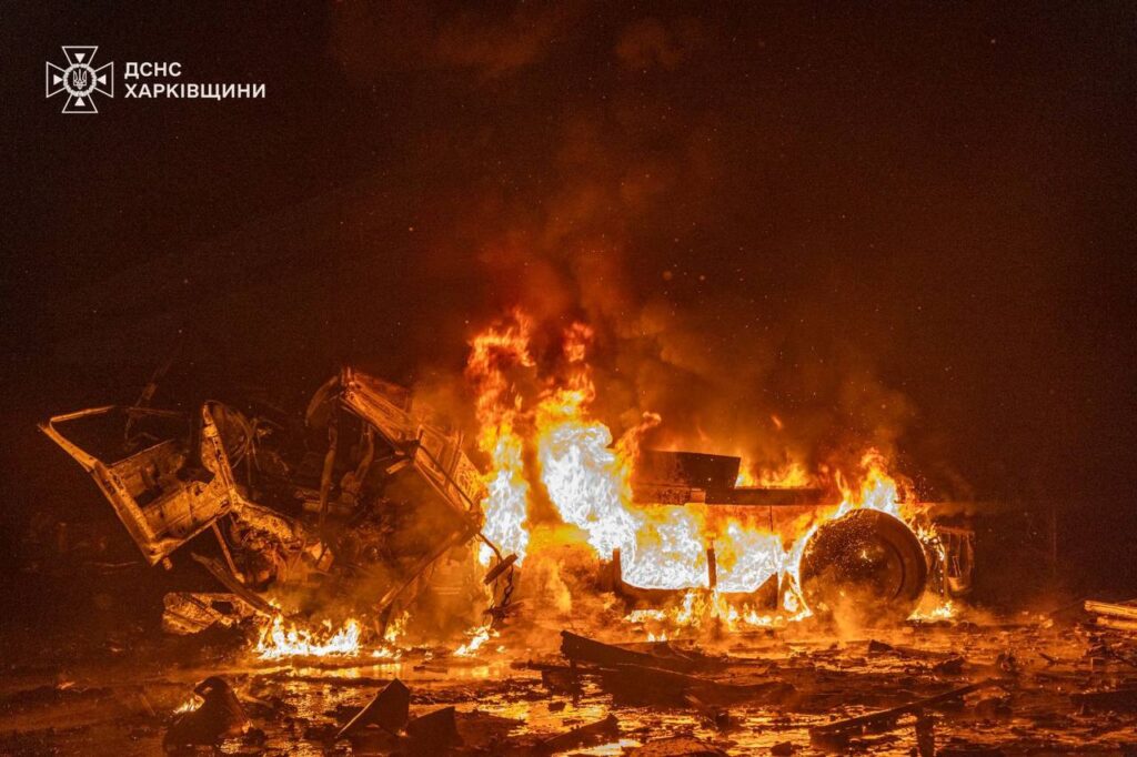 Russian Strikes Kill Postal Workers in Kharkiv, Cut Power Near Kyiv