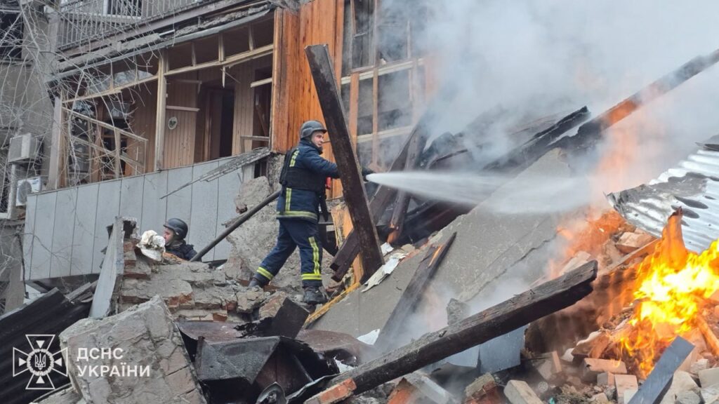 Emergency workers responding to the site of a Russian missile strike on on a residential area in Kharkiv, 2 January 2026. Photo: Volodymyr Zelenskyy