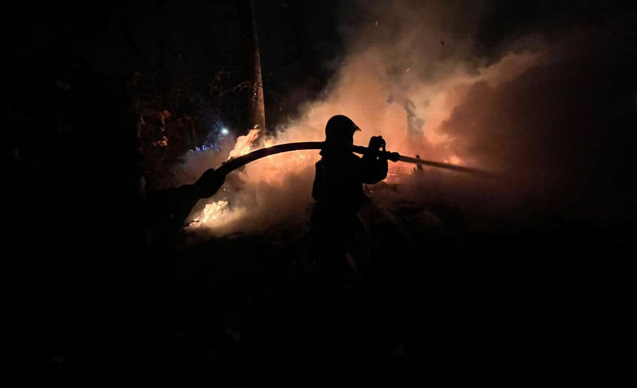 emergency crews work to restore power in kyiv in january 2026 after russian strikes on substations