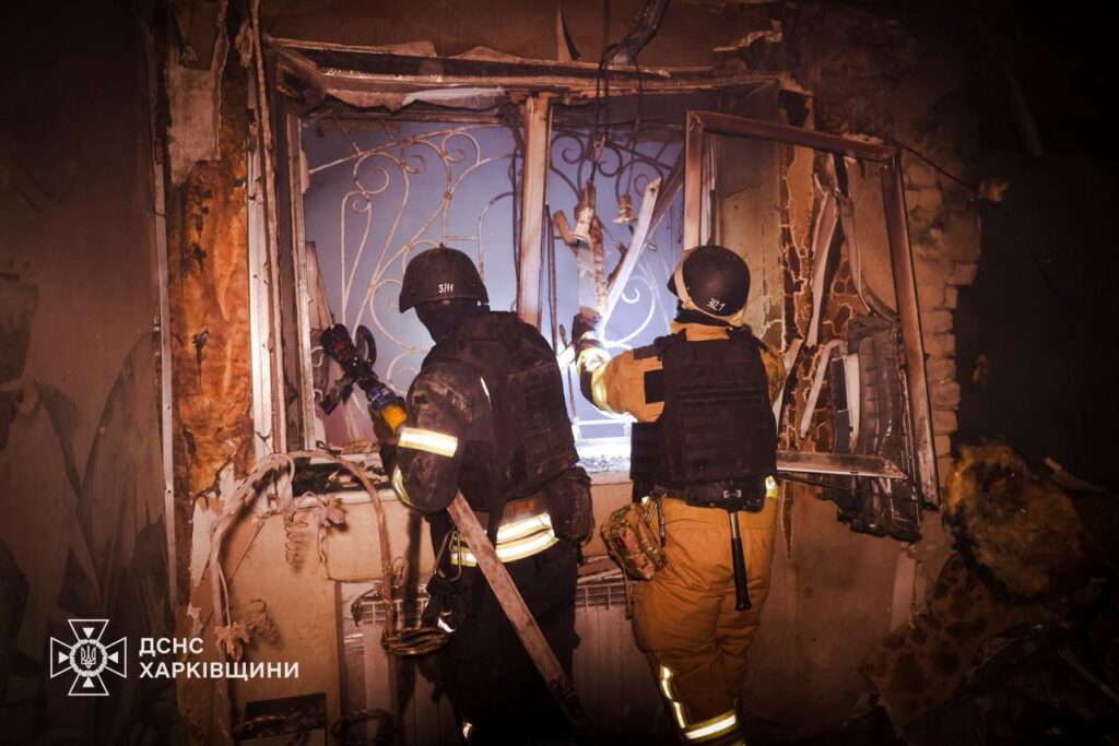 Emergency workers at the site of a Russian drone strike on a Kharkiv residential area, 18 January 2026. Photo: DSNS Kharkiv Oblast