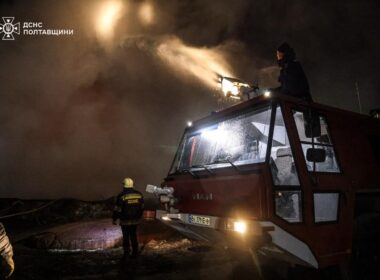 Emergency workers responding to the site of a Russian attack in Poltava Oblast, 20 January 2026. Photo: DSNS Poltava