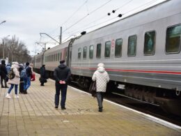 Russia builds rail between Donetsk and Mariupol