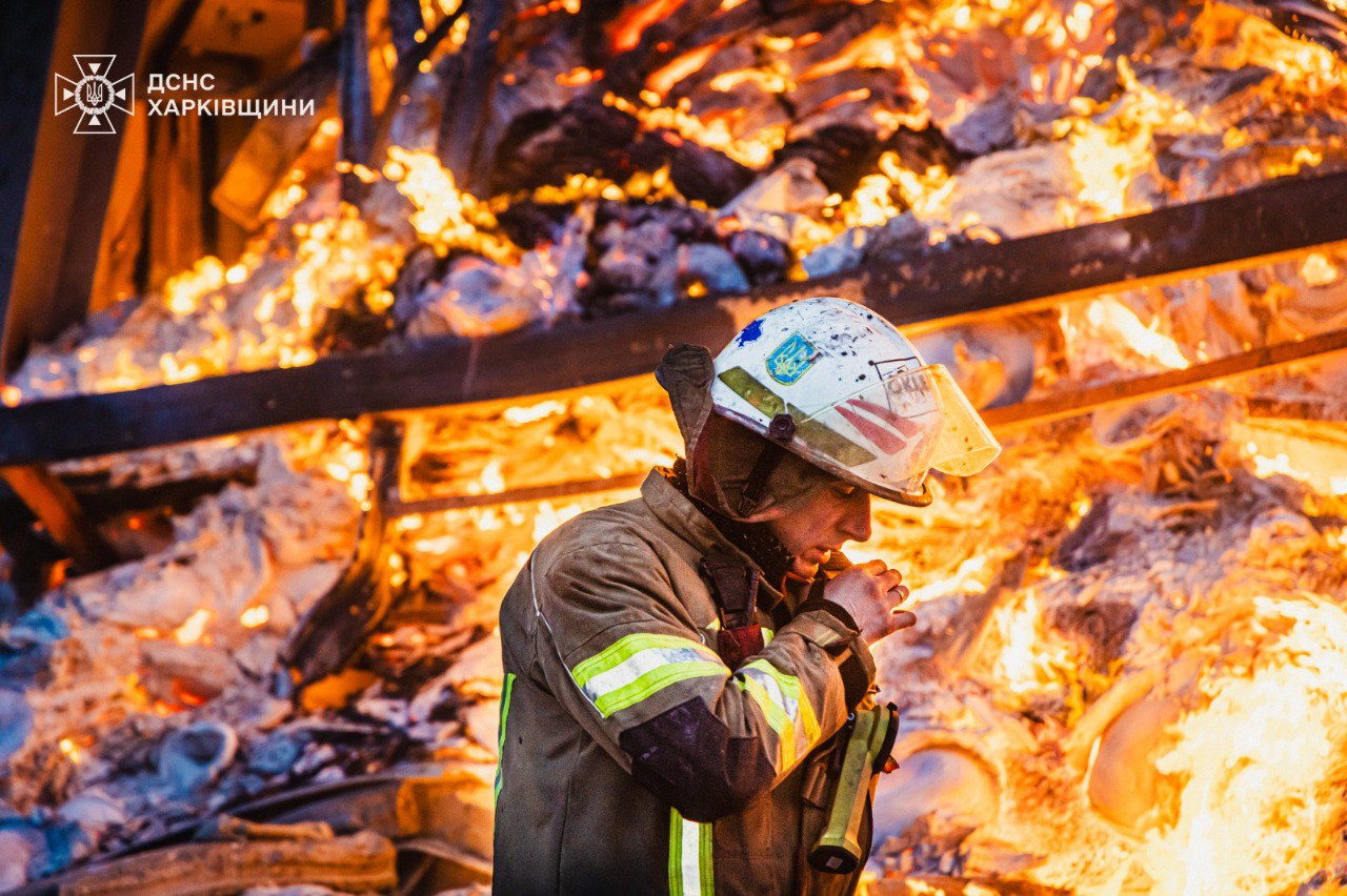 Emergency crews respond to a large fire at a warehouse near Kharkiv following a Russian missile strike, 30 January 2026. Photo: DSNS Kharkiv Oblast