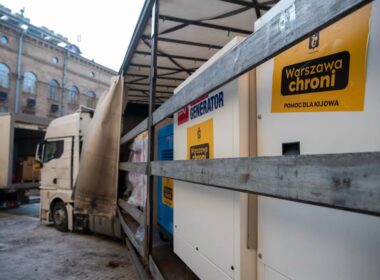 Generators from Warsaw are delivered to Kyiv for deployment to residential buildings affected by power and heating outages during Russian attacks on the energy system. Photo: Vitali Klitschko