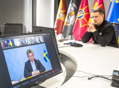 Ukraine’s Defense Minister Mykhailo Fedorov speaks with Swedish Defense Minister Pål Jonson via video conference to discuss a major security assistance package for Ukraine. Photo: Ukrainian Ministry of Defense