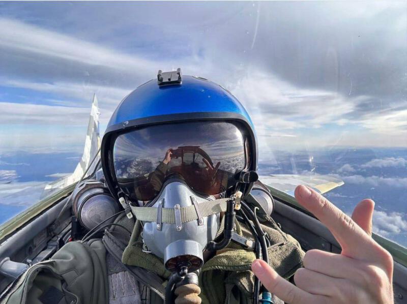ukraine's mig-29s fly until 2030 pilots' oxygen masks last long · post ukrainian mig-29 pilot soviet-era flight gear militarnyi український пілот blue helmet на винищувачі миг-29 фото з мережі ukraine
