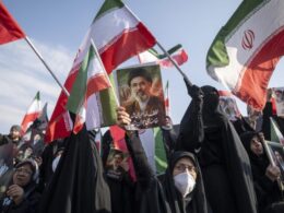 Iranians rally in Tehran to pledge allegiance to Mojtaba Khamenei amid the US-Israeli military campaign in Iran. 2026. Illustrative photo: AFP / Morteza Nikoubazl