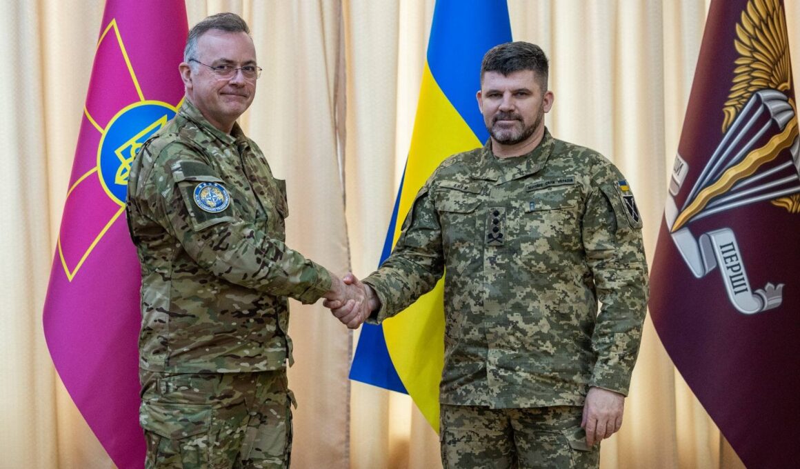 Lieutenant General Andrii Hnatov, Chief of the General Staff of the Armed Forces of Ukraine, met with NATO Strategic Command Transformation Commander Admiral Pierre Vandier. Source: General Staff