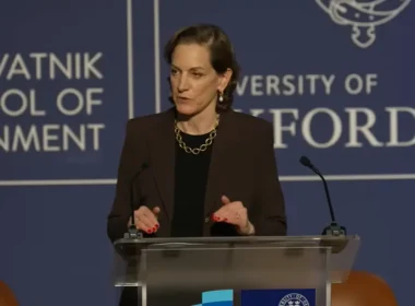 Applebaum autocracy oligarchs Kremlin Oxford