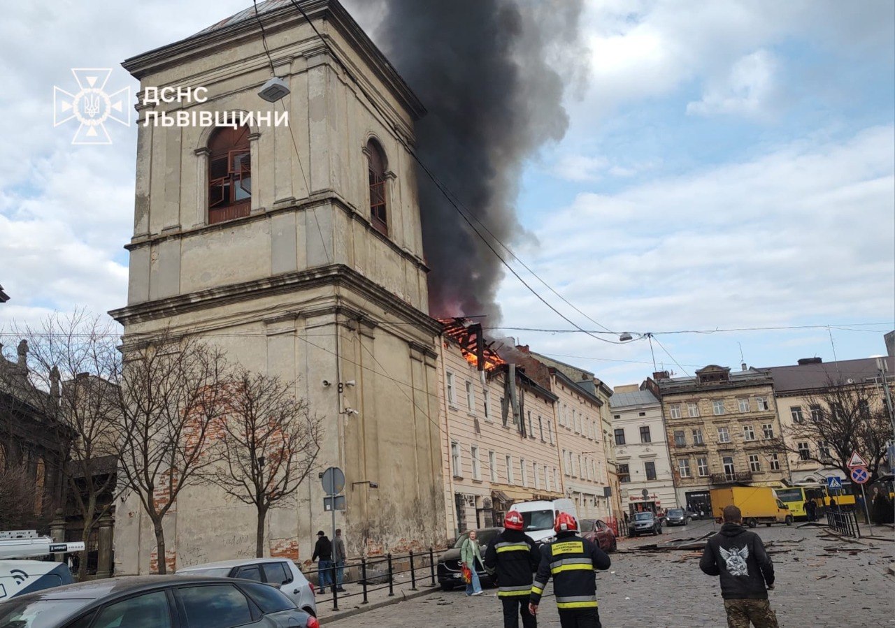 The Bernardine Monastery Ensemble in Lviv caught fire in a Russian attack. Source: DSNS