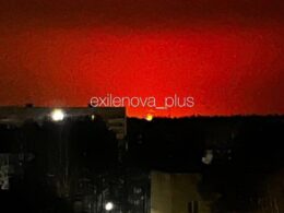 Fire at Kirishi oil refinery (KINEF) on the horizon in Russia's Leningrad Oblast, 26 March 2026. Photo: Exilenova+