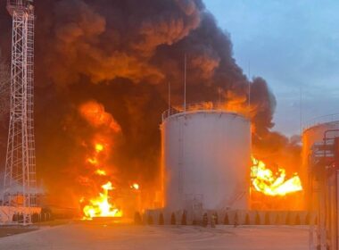 ukraine hit oil depot 500 km front — thick black smoke rose above southern russia's labinsk dawn · post fire yugnefteprodukt industrial zone krasnodar krai russia 16 2026 пожежа-на-нафтобазі-в-місті-лабінск-краснодарського-краю-16-березня-2026-року-джерело-exilenova+ ukrainian