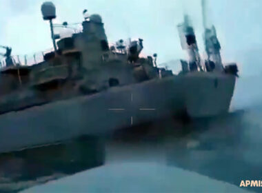 russia's black sea fleet fires ukraine once twice month otherwise does nothing — now moscow trying copy drones trapped · post ukrainian naval drone approaches russian warship armyinform український-морський-дрон-атакує-ворожий-корабель-у-чорному-морі-via-army-inform navy