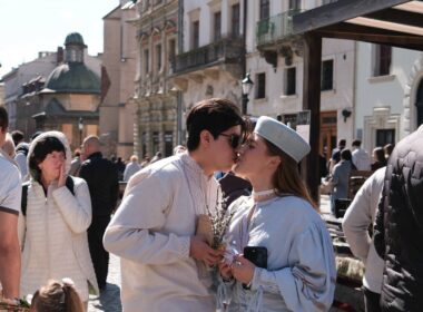 Easter Lviv people kiss