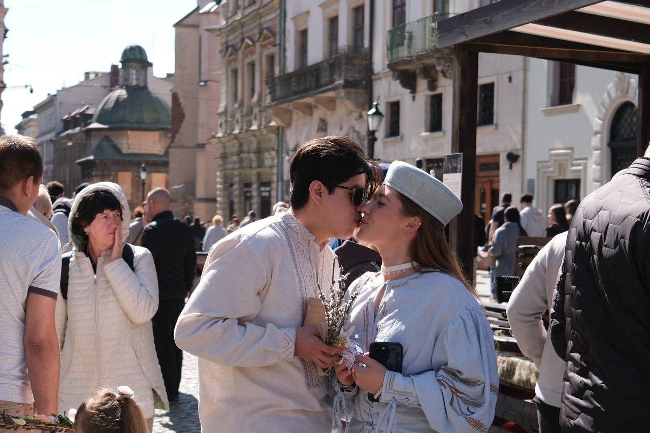 Easter Lviv people kiss