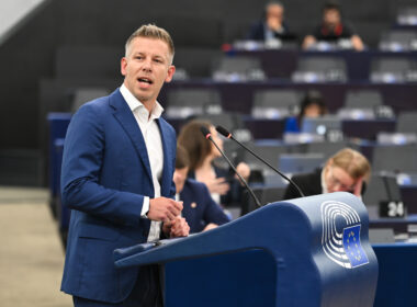 peter magyar speaking at the european parliament