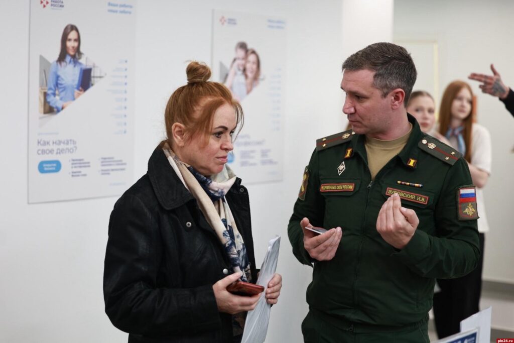 a military recruiter at pskov’s regional job fair in april 2026