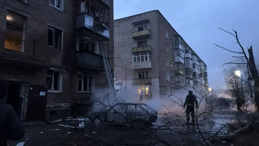 Aftermath of a Russian strike on a residential building in Konotop on 10 April 2026. Photo: Artem Semenikhin