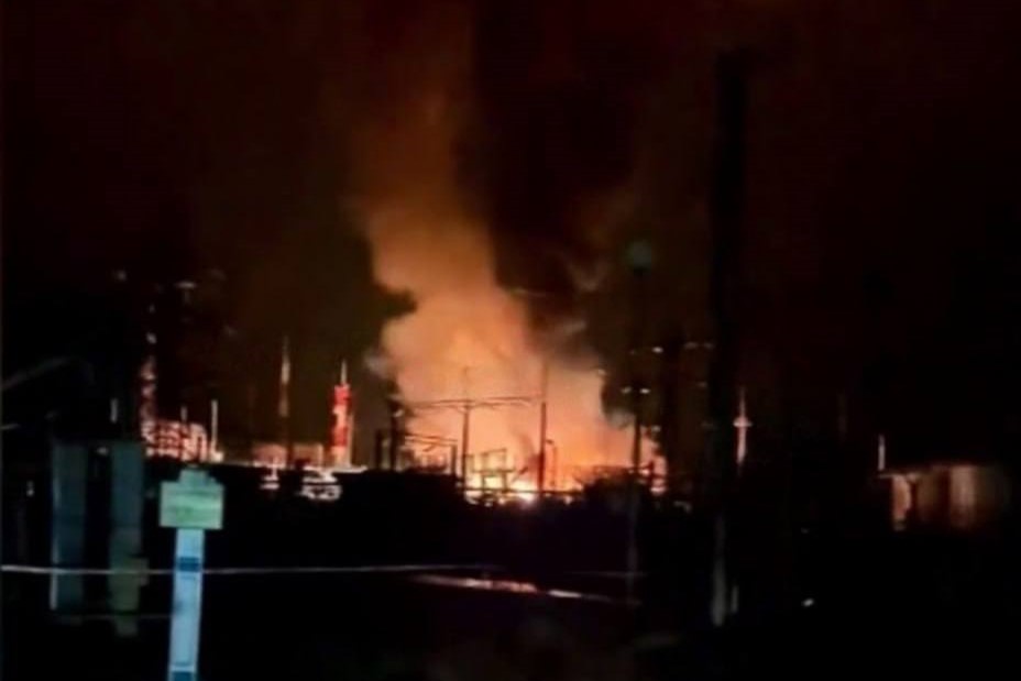 Fire at the “Krymskaya” oil-pumping station in Russia's Krasnodar Krai following Ukrainian drone strikes, 9 April 2026. Photo: Exilenova+