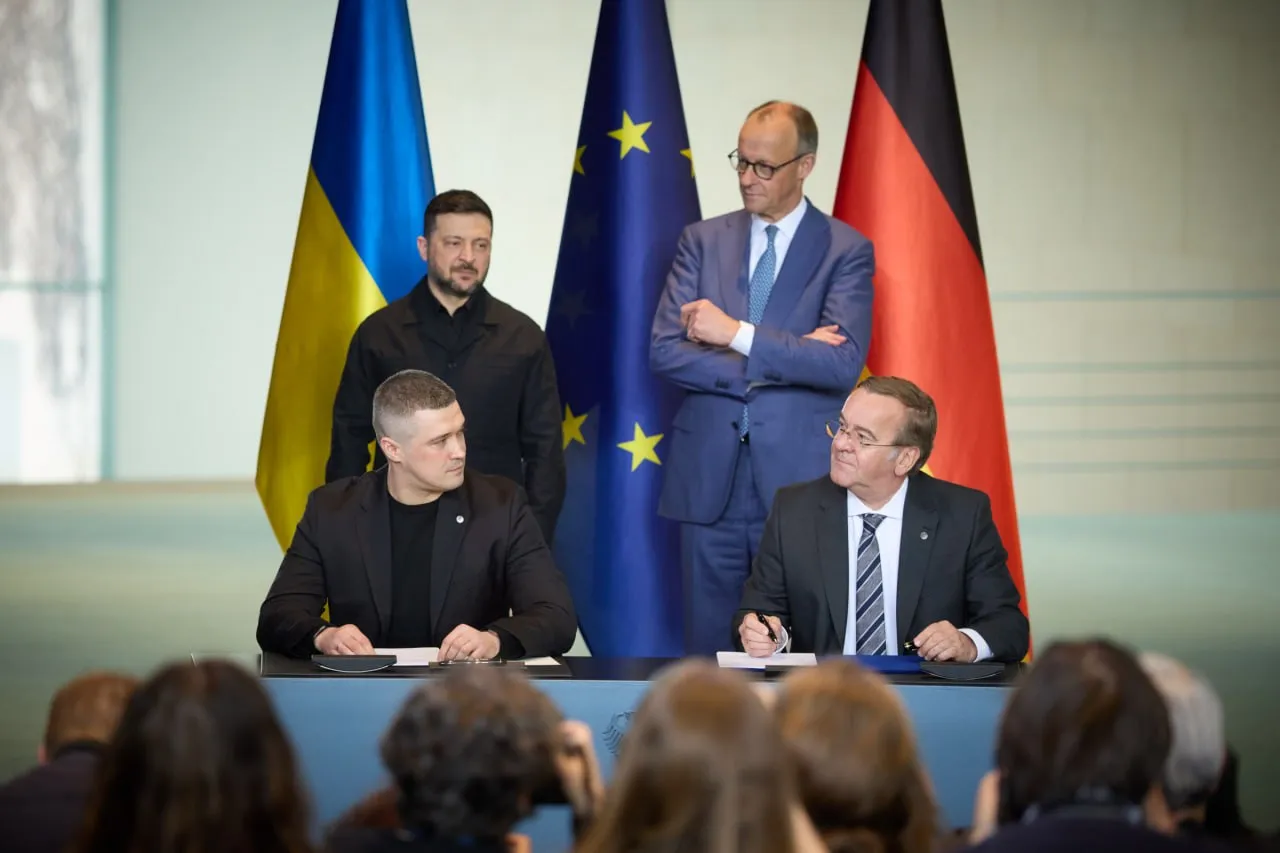 Ukrainian Defense Minister Mykhailo Fedorov and German Defense Minister Boris Pistorius signed the memorandum on cooperation, together with President Volodymyr Zelenskyy and German Chancellor Friedrich Merz on 14 April, 2026. Source: Fedorov