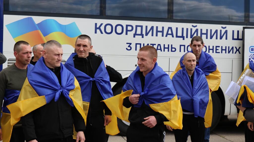 193 Ukrainian troops freed from Russian captivity in major prisoner exchange