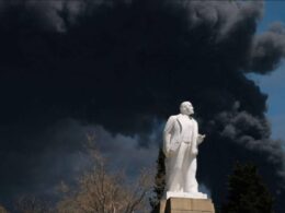ukrainian drones 4–0 tuapse oil refinery ablaze again after fourth strike last night · post lenin statue krasnodar krai russia smoke burning rosneft complex rising behind 1 2026 5449868480342594747 (1)