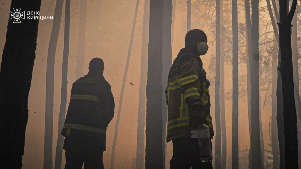 Firefighters are battling a massive wildfire in Ukraine’s Chornobyl exclusion zone, where more than 1,100 hectares have burned and mine contamination is limiting efforts to contain the blaze. Photo: DSNS