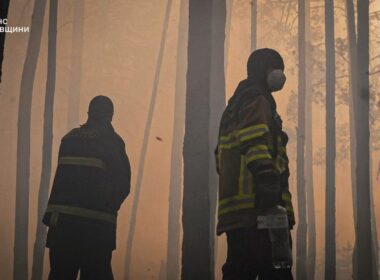 Firefighters are battling a massive wildfire in Ukraine’s Chornobyl exclusion zone, where more than 1,100 hectares have burned and mine contamination is limiting efforts to contain the blaze. Photo: DSNS