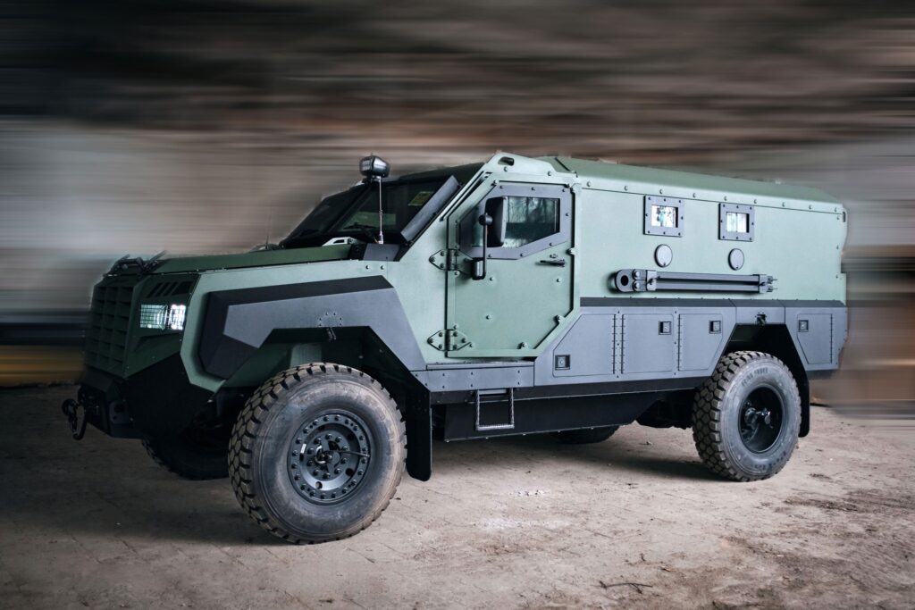 360-degree armored capsule, V-shaped anti-blast underbody, thermal night-vision: Ukraine gets 20 Roshel Senator MRAPs