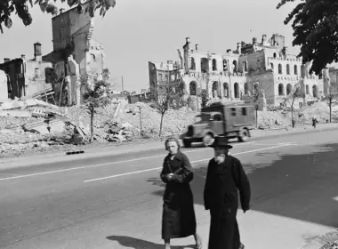 Ruins of Kyiv's Khreshchatyk after Soviet special services detonated pre-mined buildings in September 1941