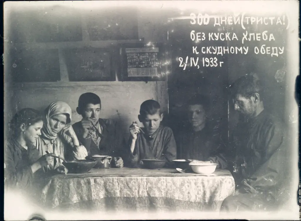 The Bokan family at their dinner table, Soviet Ukraine, 1933, beneath an inscription reading "300 days without bread."