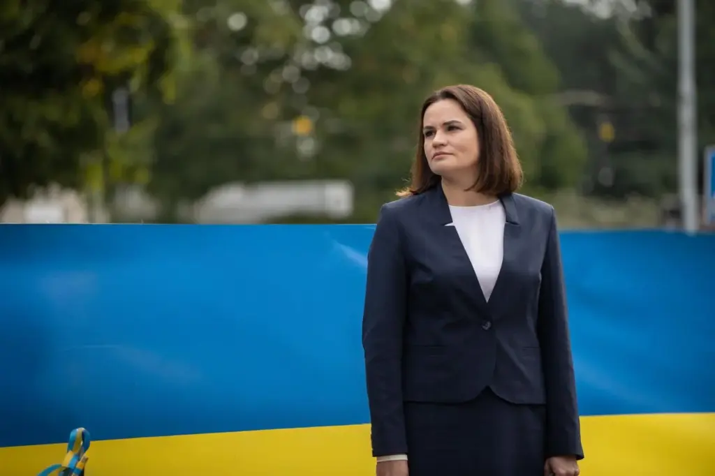Sviatlana Tsikhanouskaya in front of the Ukrainian flag. Photo: Sviatlana Tsikhanouskaya