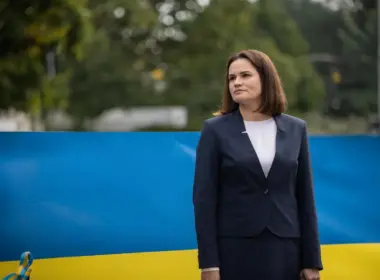 Sviatlana Tsikhanouskaya in front of the Ukrainian flag. Photo: Sviatlana Tsikhanouskaya