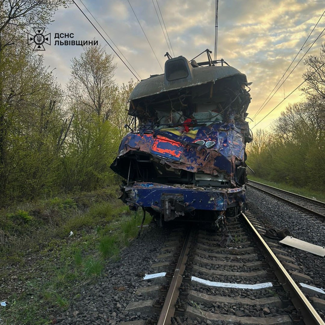 crane truck driver runs red signal lviv crossing — train engineer killed war veteran · post damaged locomotive tracks after kyiv–uzhhorod collided railway near village hirne stryi raion oblast 1