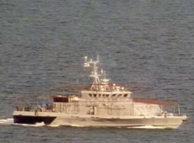 Project 21980 “Grachonok” anti-sabotage patrol boat equipped with anti-drone netting in May 2026. Source: STERNENKO.