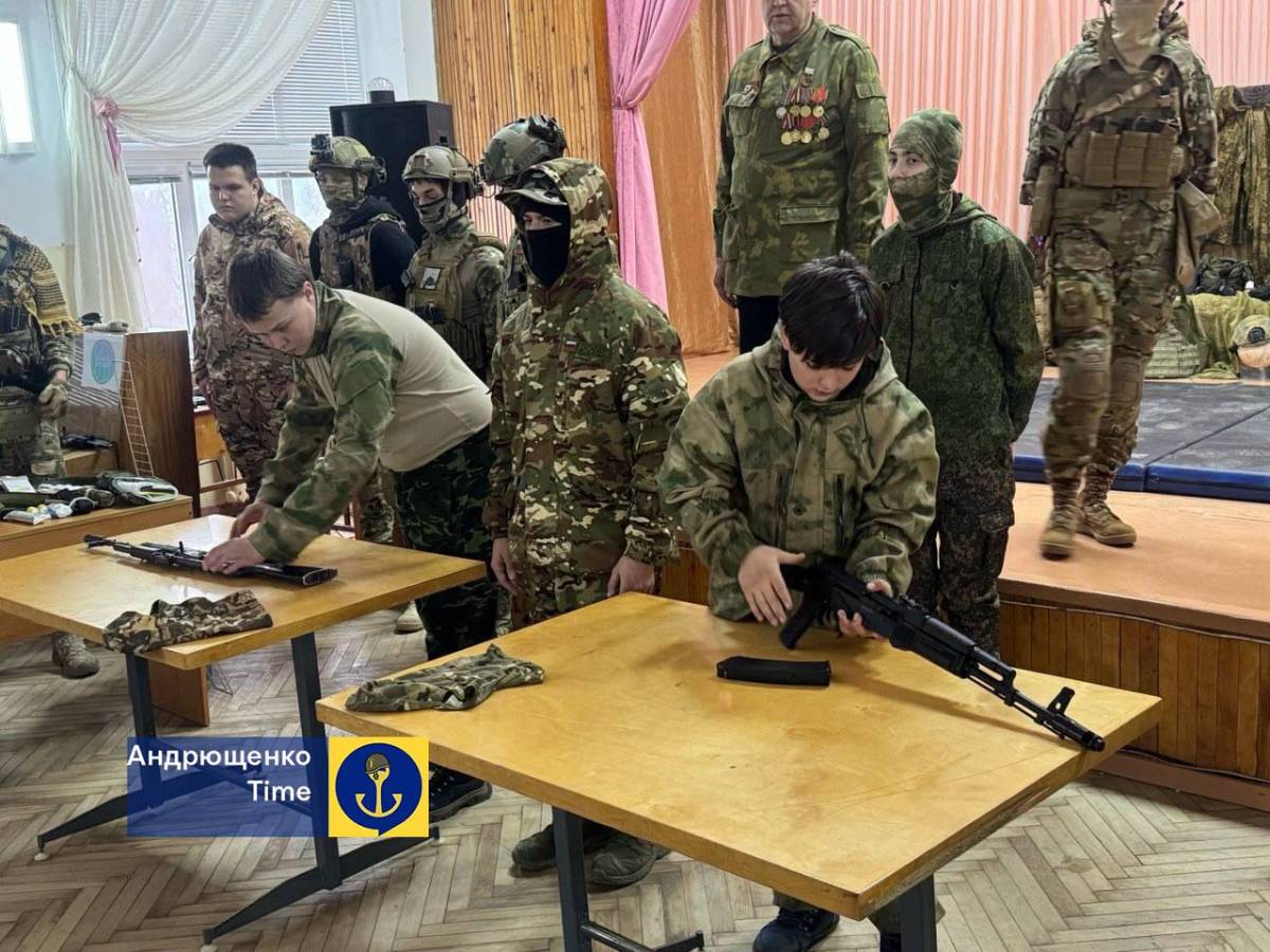 Militarization of schoolchildren in occupied Berdyansk. Photo: Andriushchenko Time