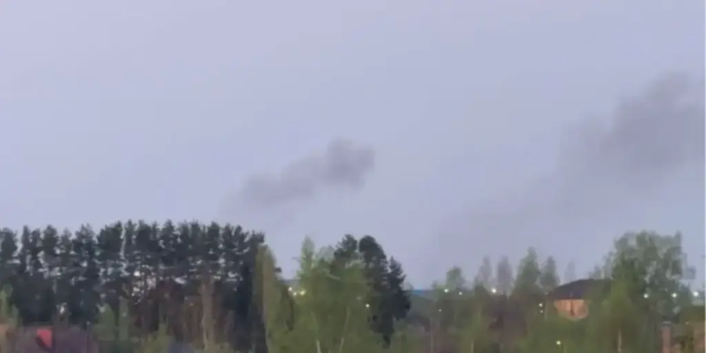 Smoke over the military complex in Naro-Fominsk. Photo: Screenshot from a video (Exilenova+)