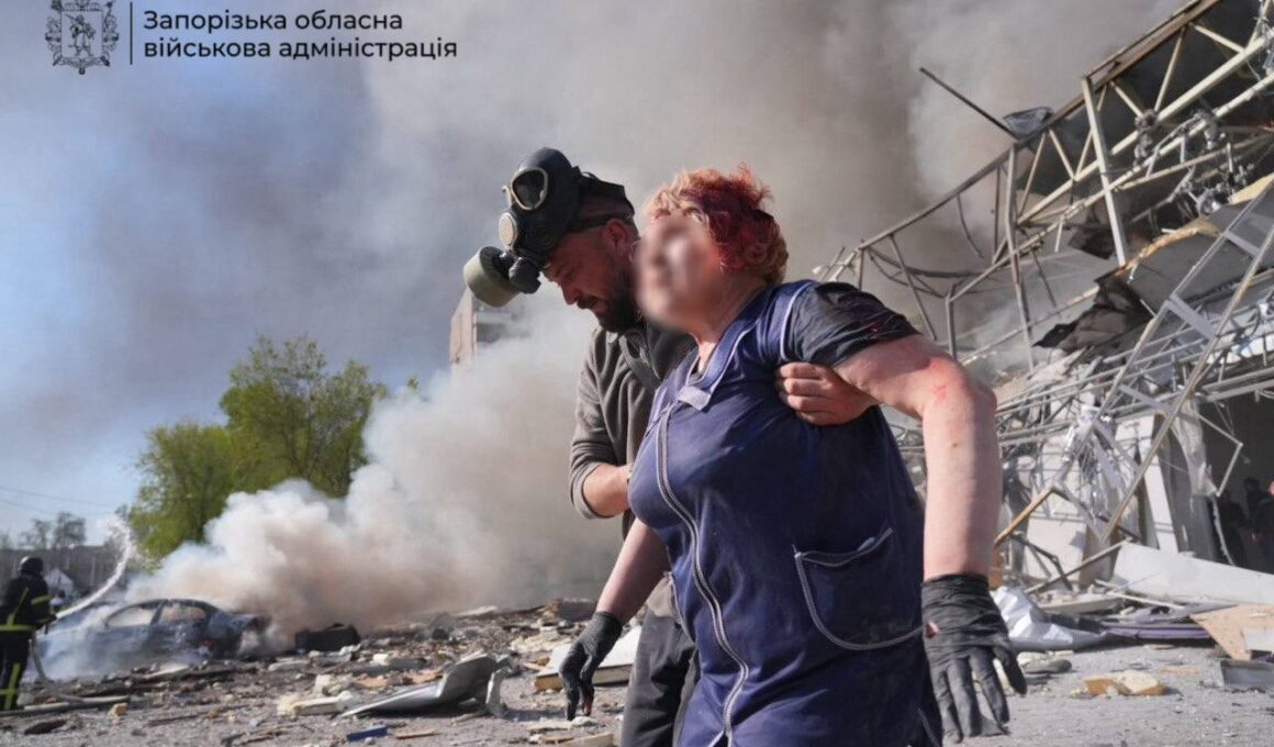 A Ukrainian rescuer holds a woman injured in a Russian aerial strike in Zaporizhzhia. Source: Zaporizhzia Regional Military Administration